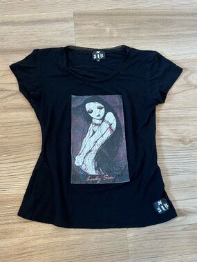 SinnBlack Short Sleeve Tee with Gothic Graphic
